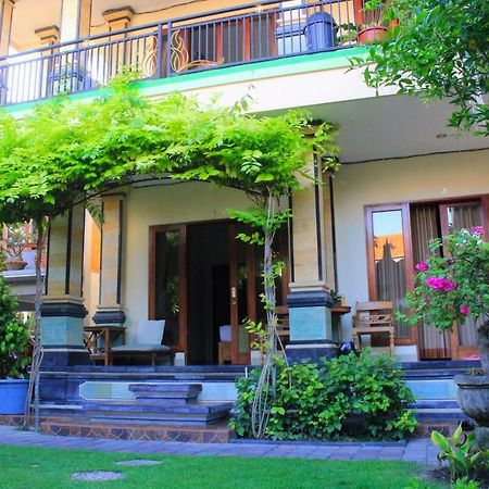 Cr Tris Rooms Seminyak Kültér fotó