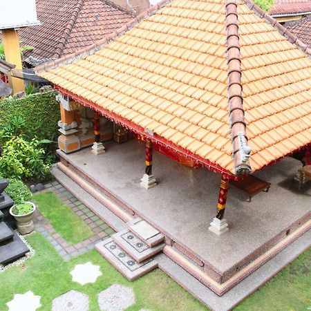Cr Tris Rooms Seminyak Kültér fotó