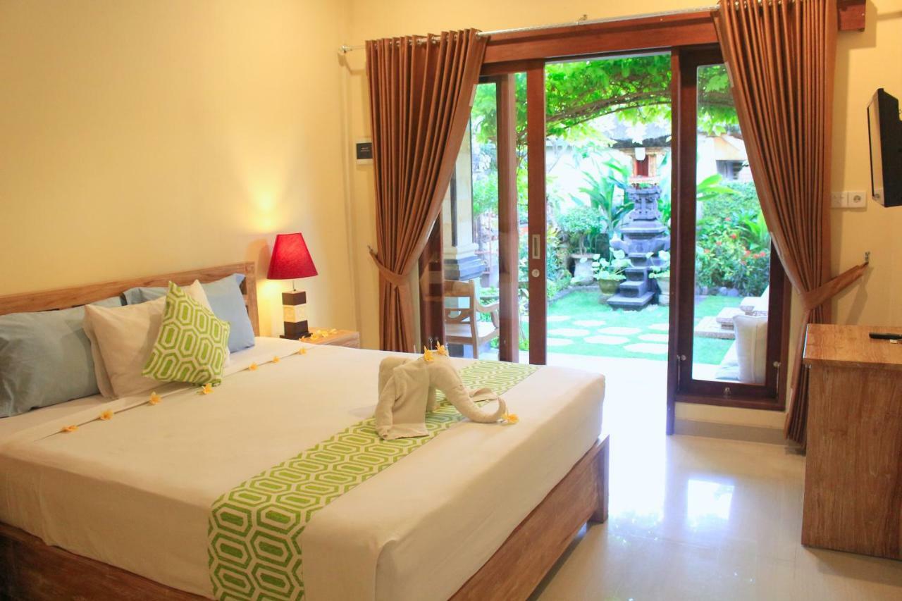 Cr Tris Rooms Seminyak Kültér fotó