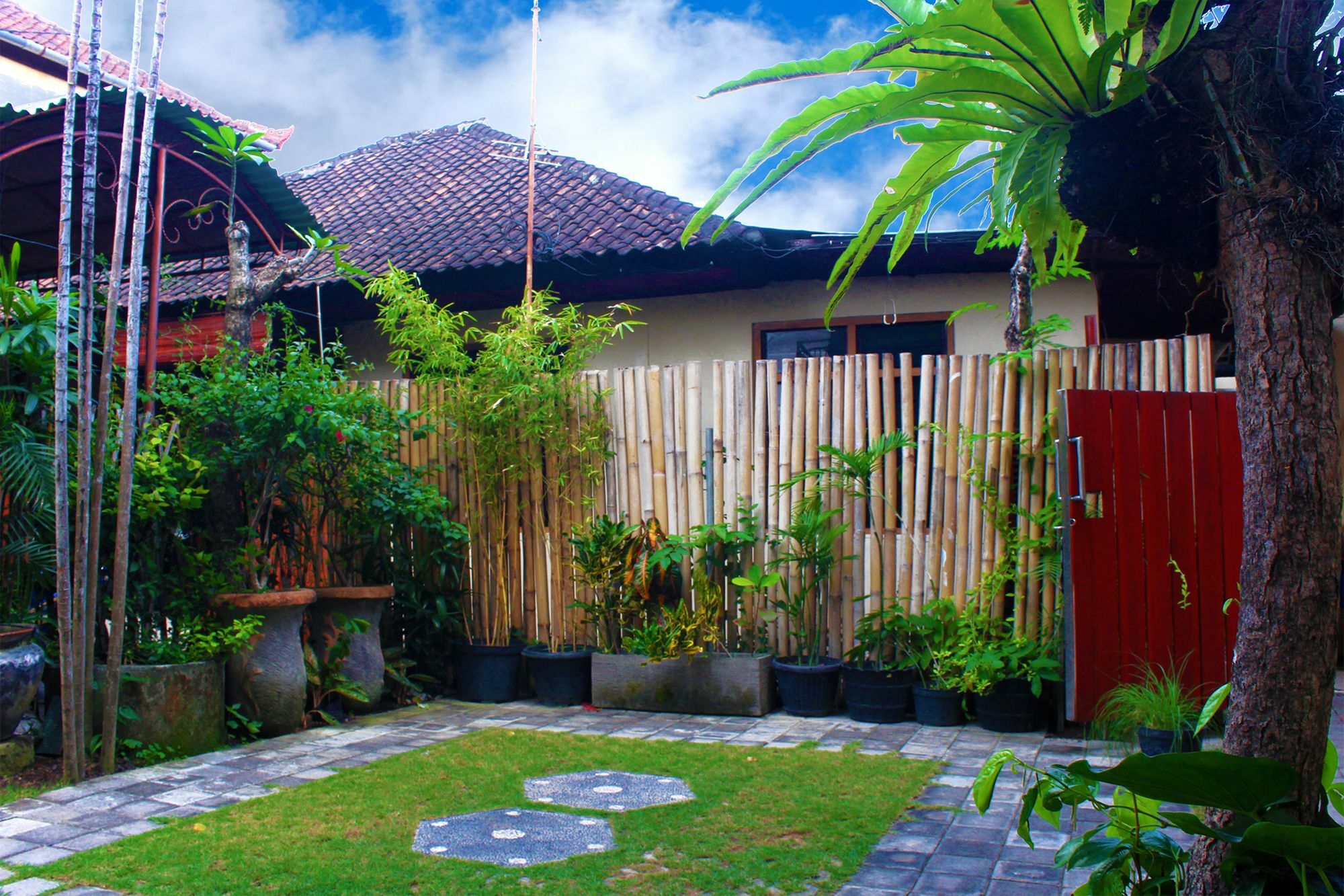 Cr Tris Rooms Seminyak Kültér fotó