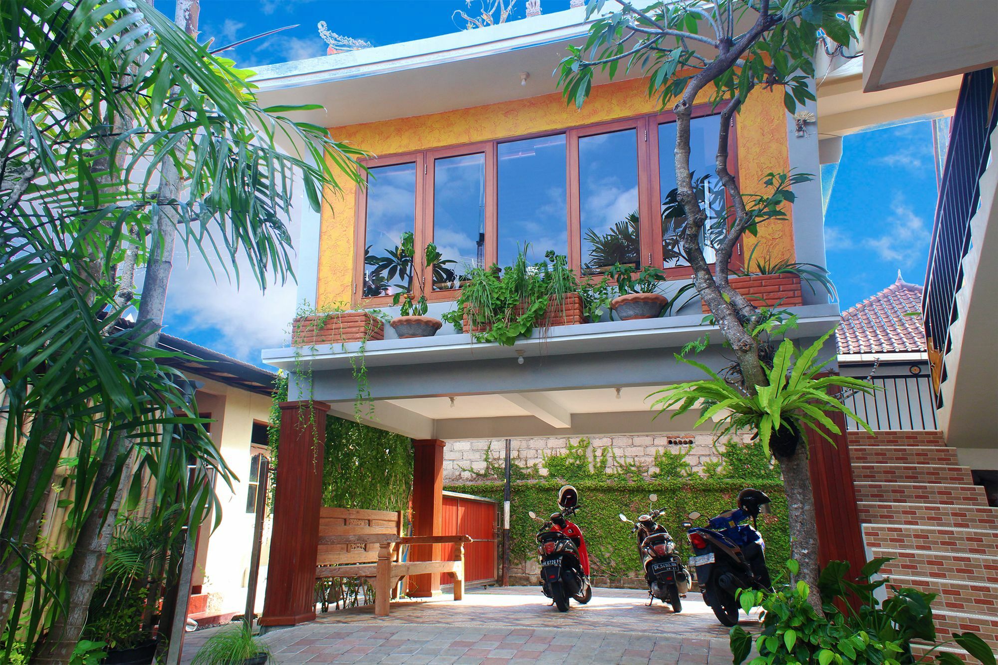 Cr Tris Rooms Seminyak Kültér fotó