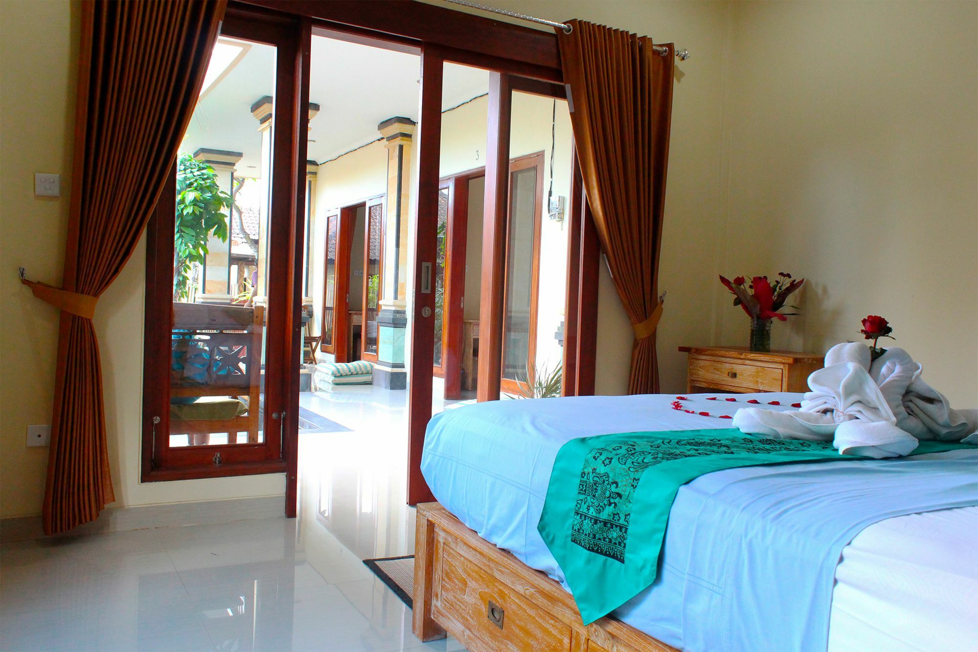 Cr Tris Rooms Seminyak Kültér fotó