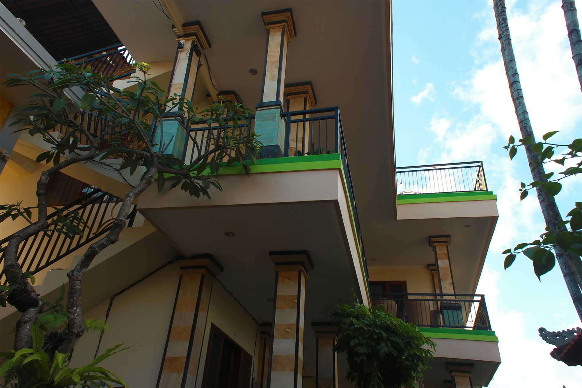 Cr Tris Rooms Seminyak Kültér fotó