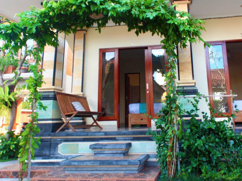 Cr Tris Rooms Seminyak Kültér fotó