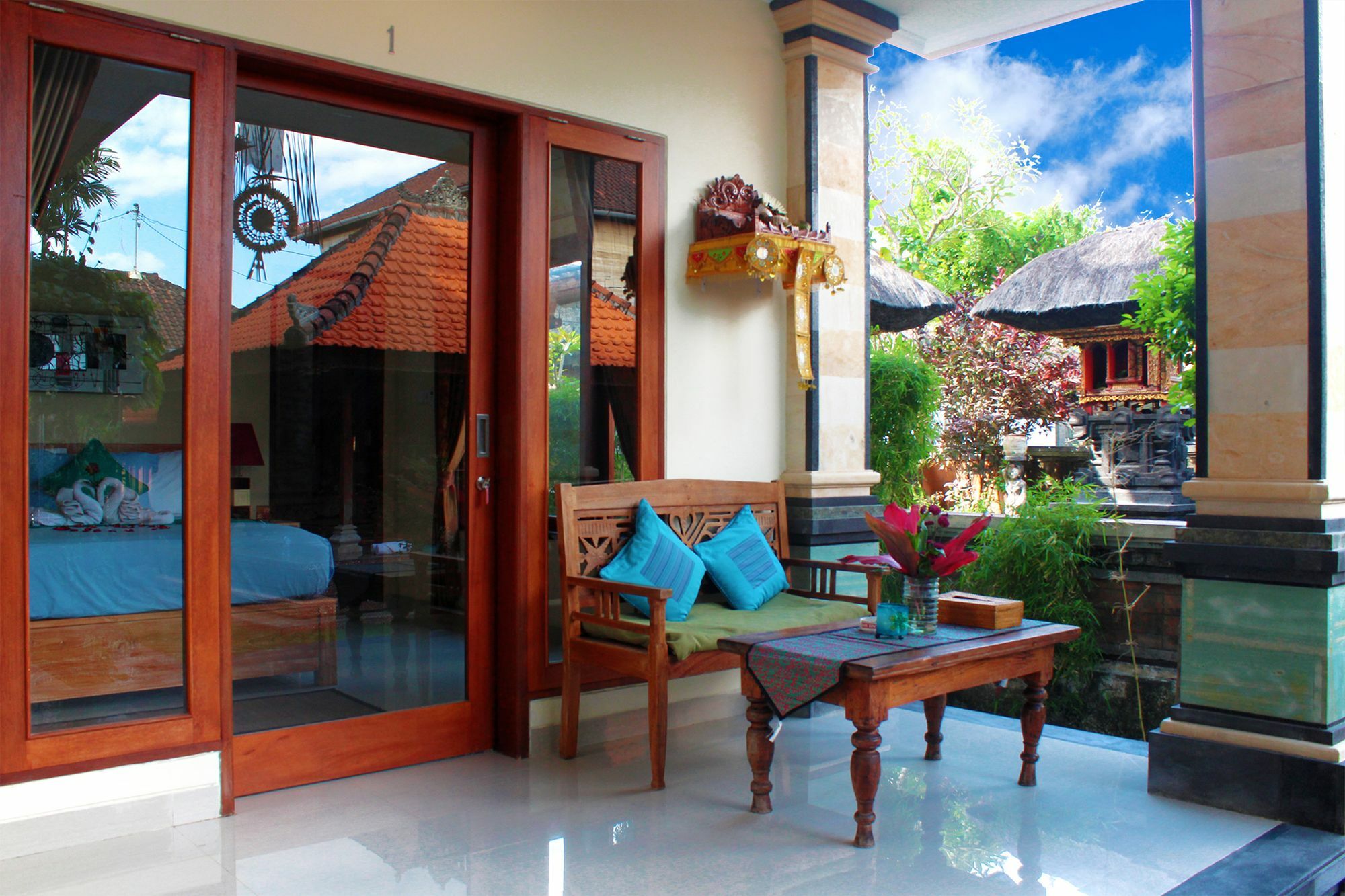 Cr Tris Rooms Seminyak Kültér fotó