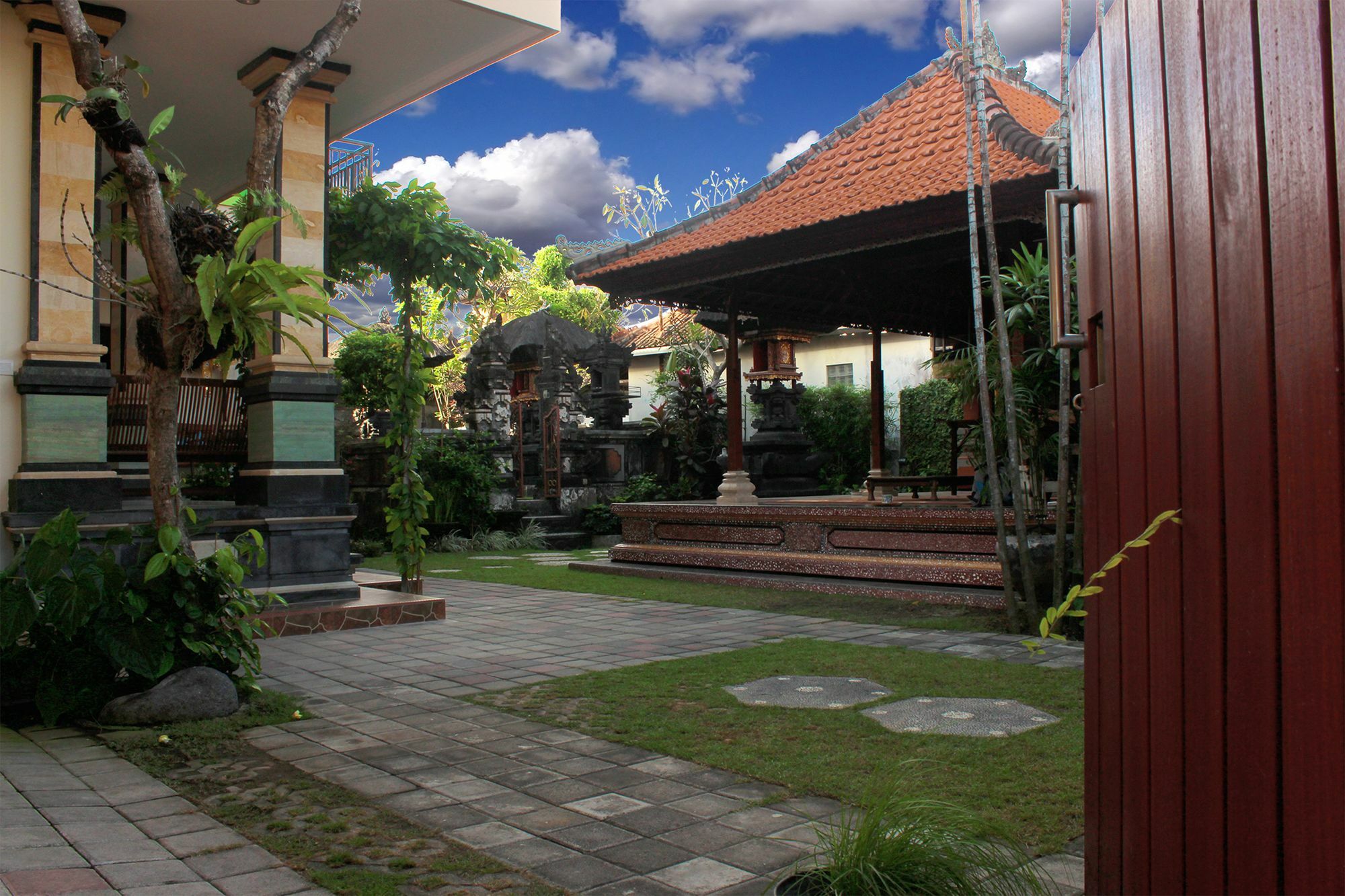 Cr Tris Rooms Seminyak Kültér fotó