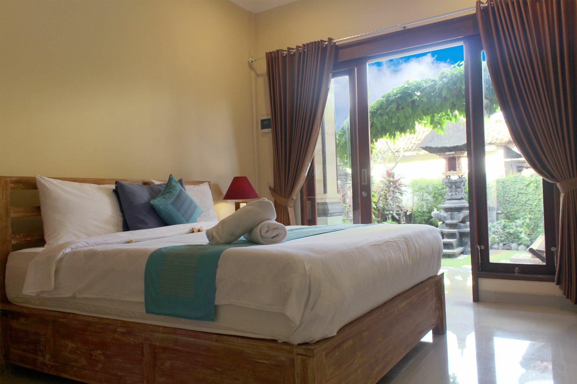 Cr Tris Rooms Seminyak Kültér fotó