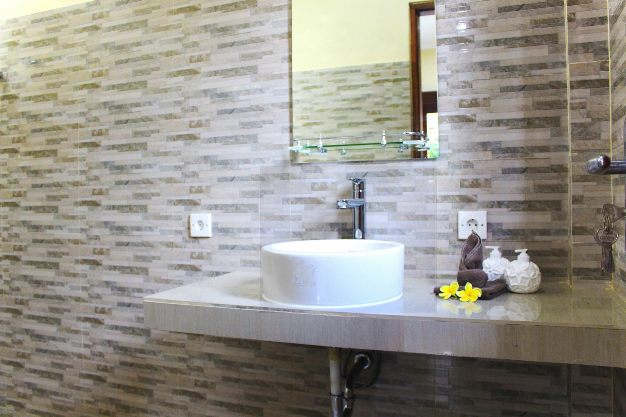 Cr Tris Rooms Seminyak Kültér fotó