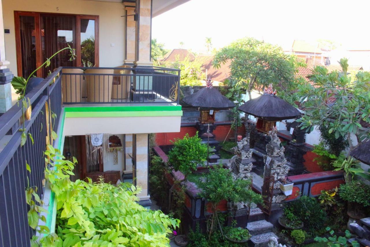 Cr Tris Rooms Seminyak Kültér fotó