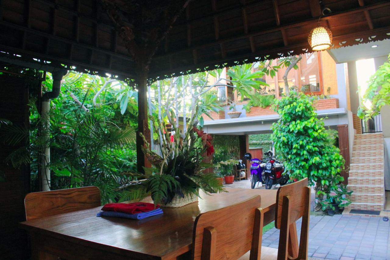 Cr Tris Rooms Seminyak Kültér fotó